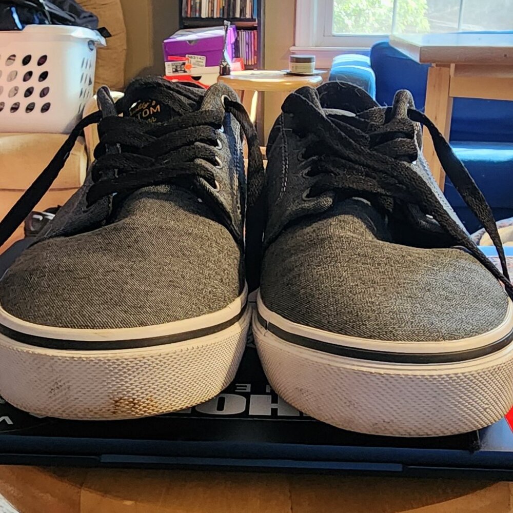 Men's size 9 Kustom layaday gray casual shoes